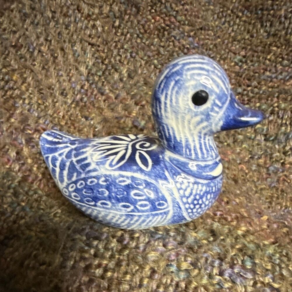 Vintage Blue White Sgraffito Ceramic Duck Figurine Signed Keira Folk Art 4" - Picture 3 of 4